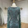 فساتين سهرة بحورية البحر بياقة مربعة وأكمام كيب مطرزة باللون الفيروزي - Image 5