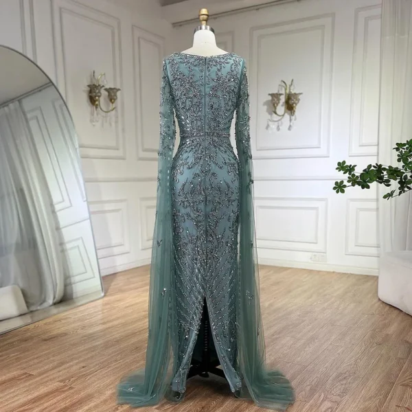 فساتين سهرة بحورية البحر بياقة مربعة وأكمام كيب مطرزة باللون الفيروزي - Image 2
